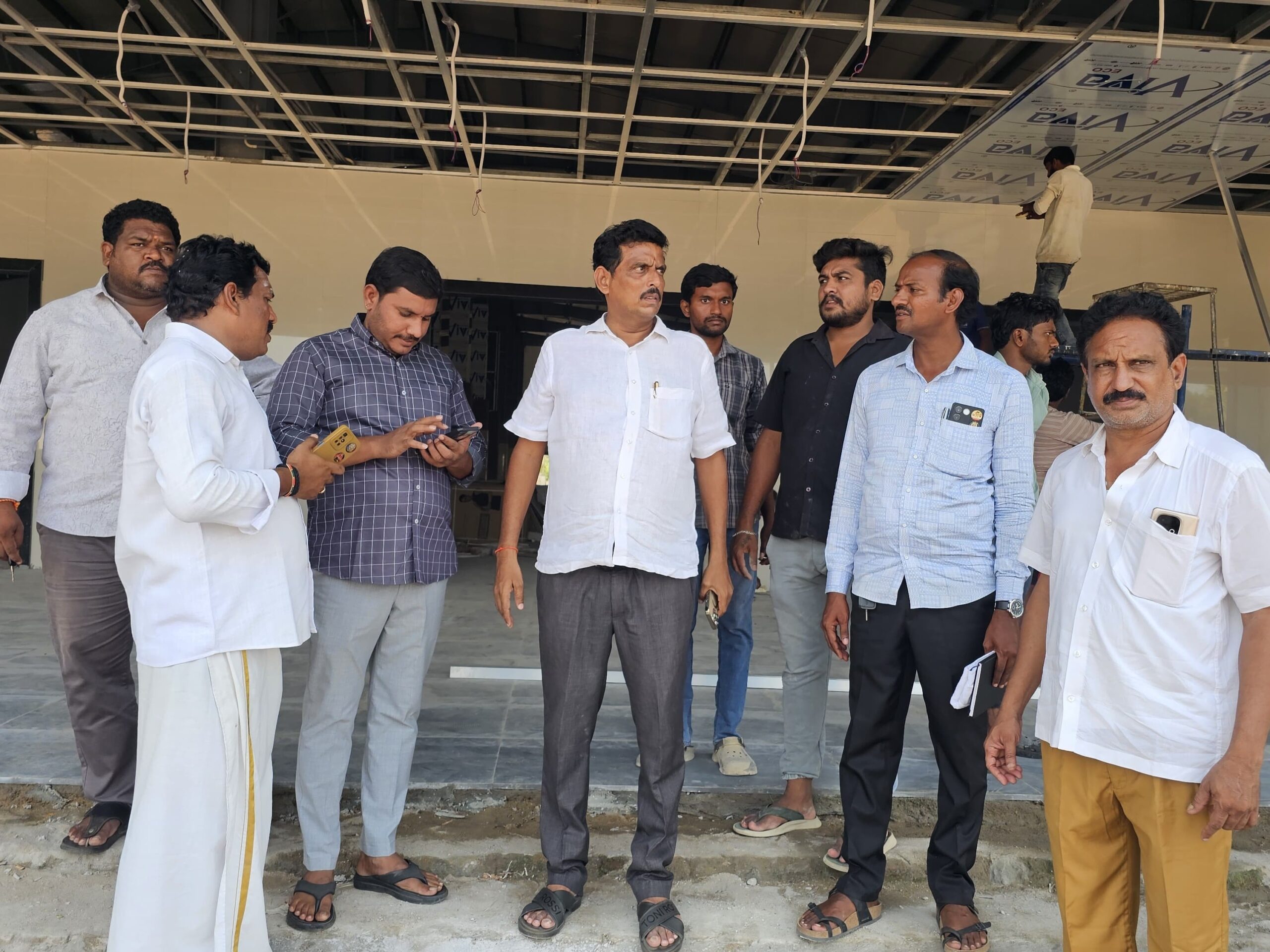 అన్నదానం భవన నిర్మాణ పనులను పరిశీలించిన ఛైర్మెన్