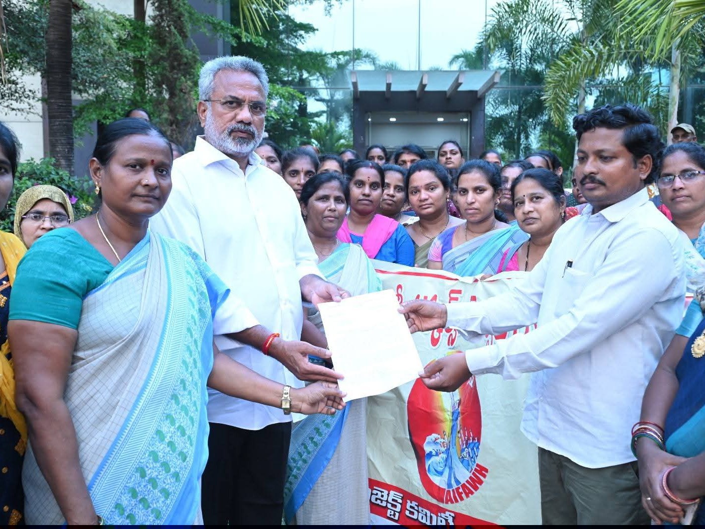 అంగన్‌వాడీ సమస్యలపై ఎమ్మెల్యేకు వినతి