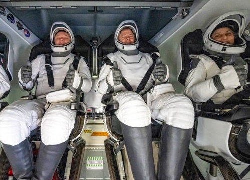 భూమికి వచ్చాక వ్యోమగాముల వింత ప్రవర్తన