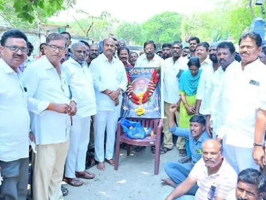 బాధిత కుటుంబానికి కోటి ఎక్స్రేషియా ఇవ్వాలి: ఎమ్మెల్యే