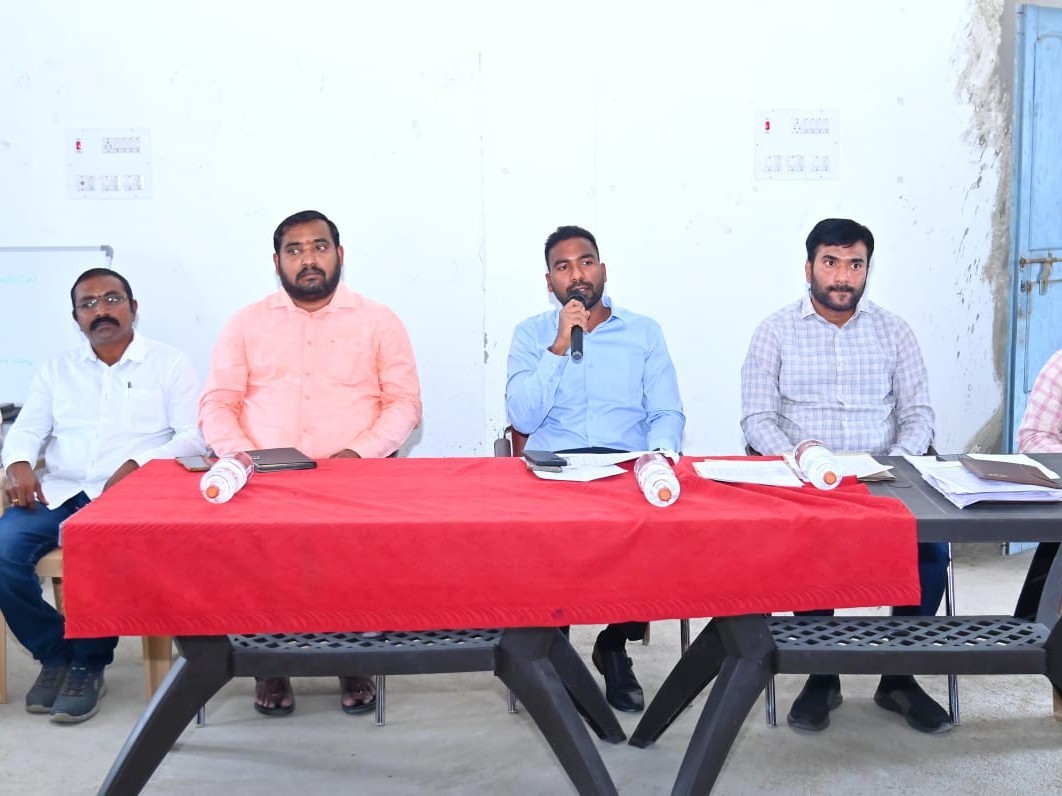 ఉపాధి హామీ లక్ష్యాలు చేరుకోవాలి: కలెక్టర్