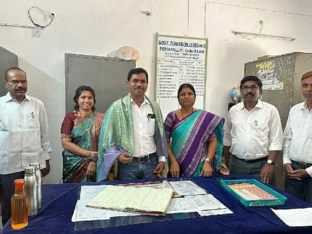 బాలికల జూనియర్ కళాశాల ప్రిన్సిపల్‌గా కేధరీశ్వర్