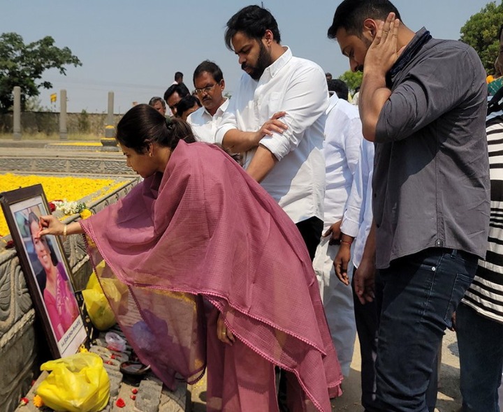 శోభా నాగిరెడ్డికి ఆళ్లగడ్డ ఎమ్మెల్యే నివాళి
