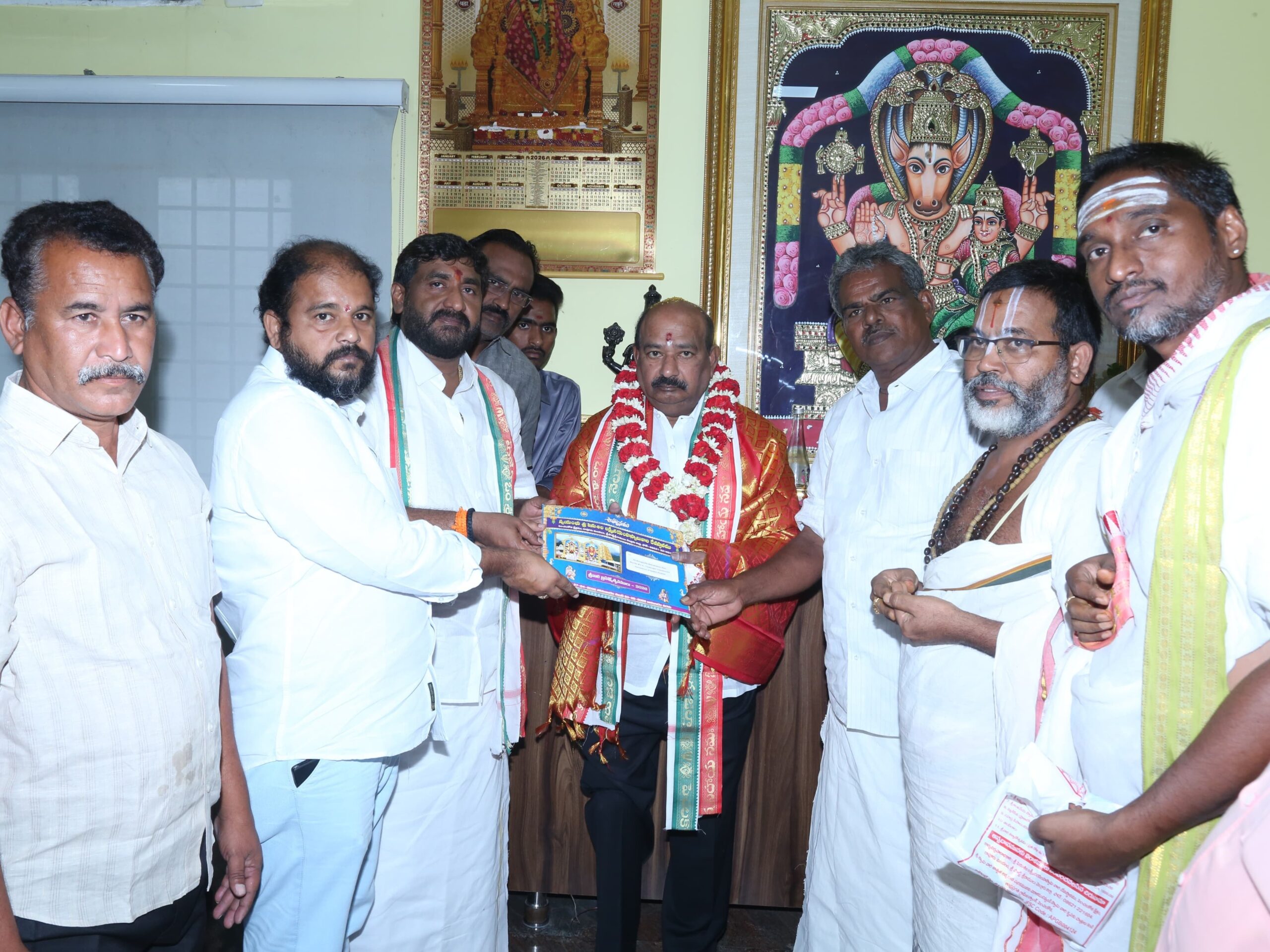 బ్రహ్మోత్సవాలకు రావాలని ఎమ్మెల్యేకు ఆహ్వానం