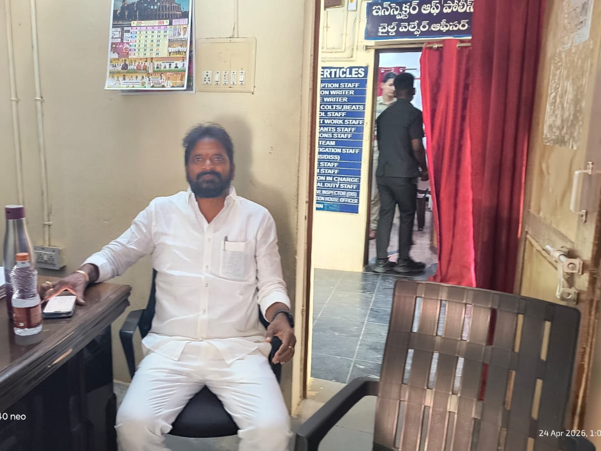 మాజీ మంత్రి శ్రీనివాస్ అరెస్ట్