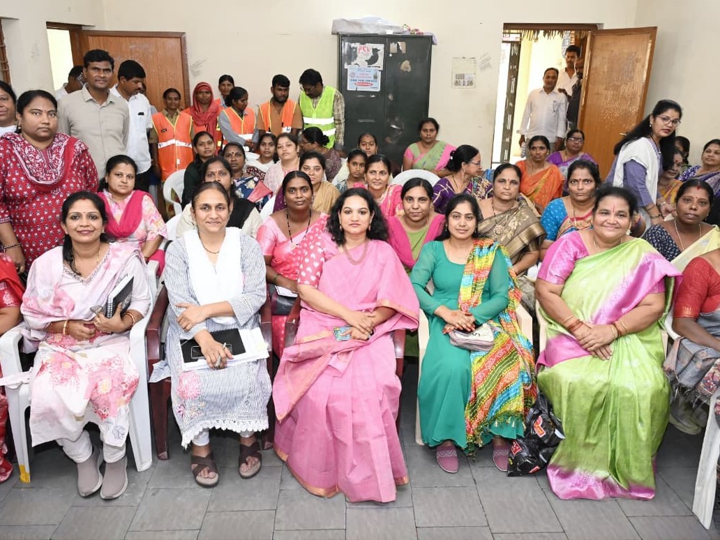 మహిళా సంఘాలకు రూ.3.25 కోట్ల రుణాలు