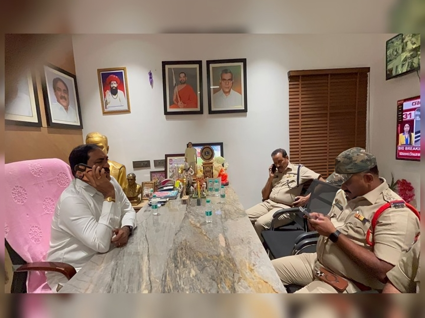 మాజీమంత్రి ఎర్రబెల్లి దయాకర్ హౌస్ అరెస్ట్