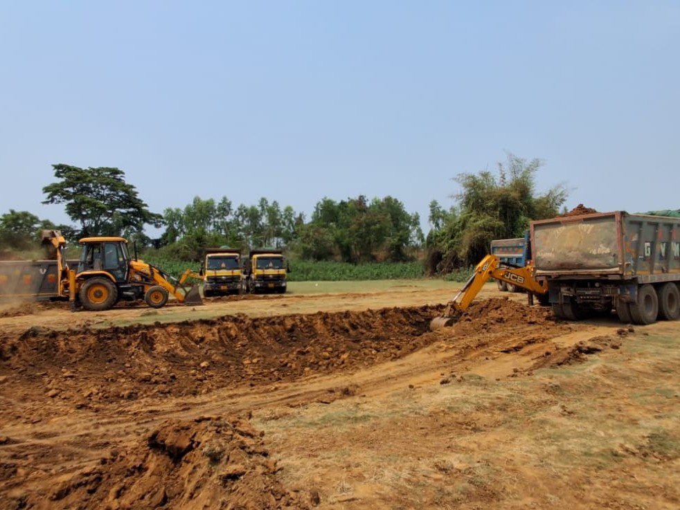 ‘అక్రమంగా మట్టి తరలించే వారిపై చర్యలు తీసుకోవాలి’