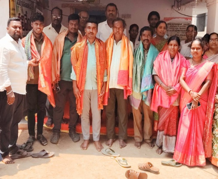 పంచాయతీ సిబ్బంది కృషి వెలకట్టలేనిది: హరికృష్ణ