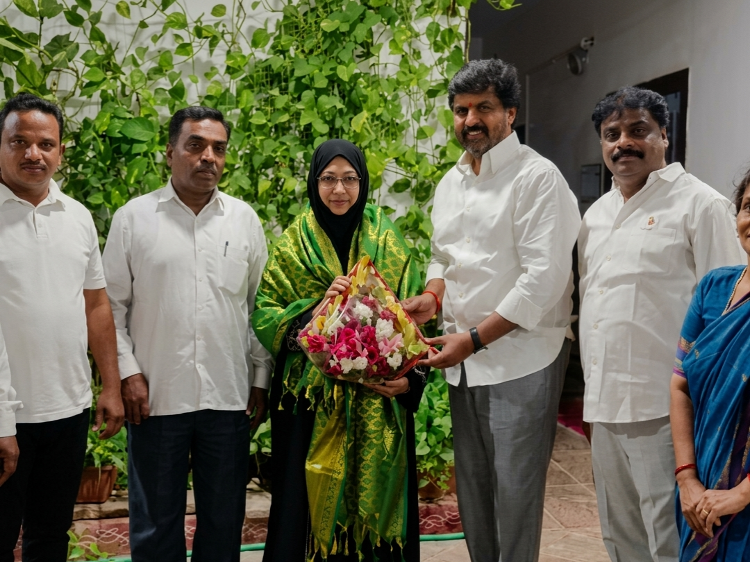 ఫాతిమాను సన్మానించిన సంజీవ్ ముదిరాజ్