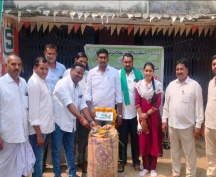 పెర్కిట్‌లో ధాన్యం కొనుగోలు కేంద్రం ప్రారంభం