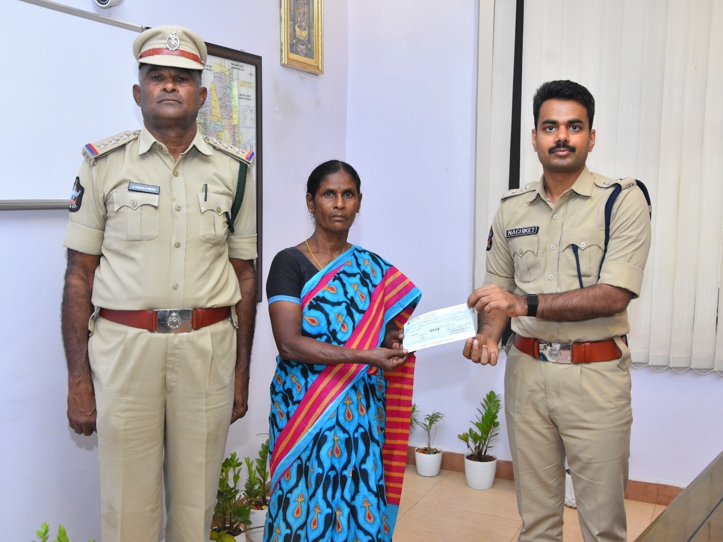 రిటైర్డ్ హోమ్ గార్డుకు అండగా నిలిచిన అధికారులు