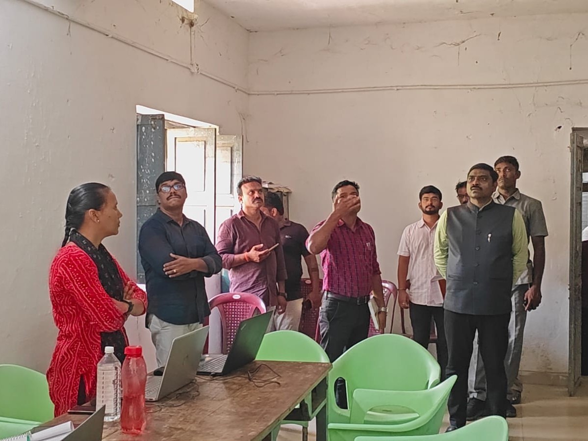 తహసీల్దార్ కార్యాలయం ఆకస్మిక తనిఖీ