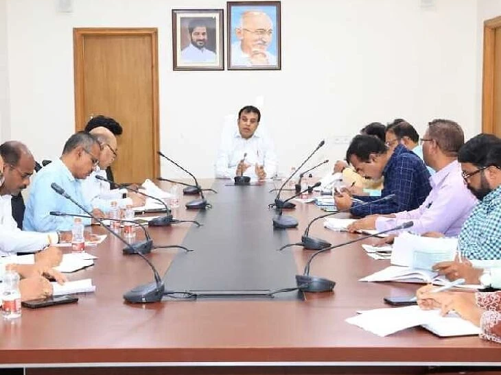 మలేరియా నియంత్రణపై కలెక్టర్ సమీక్ష