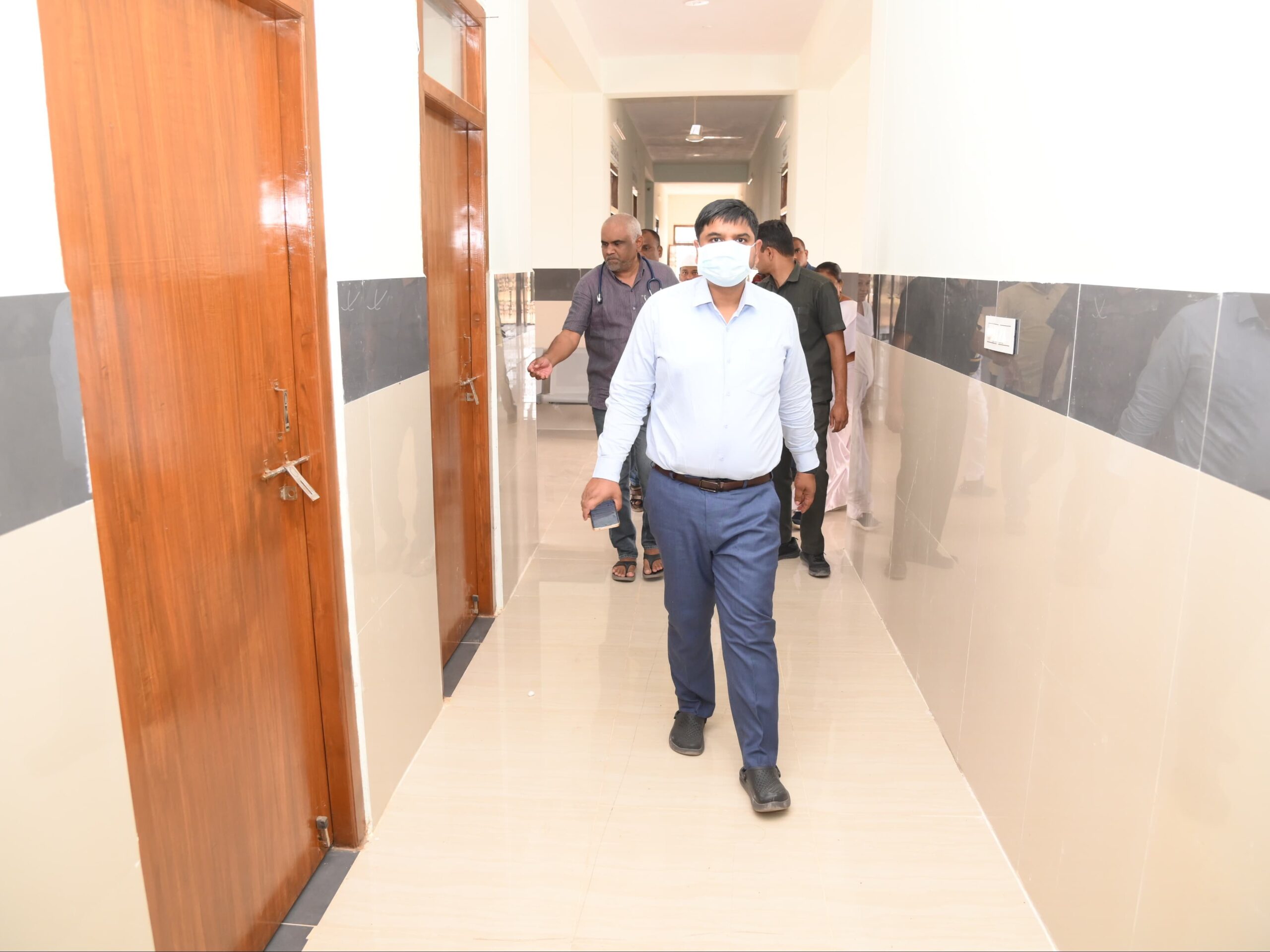 ప్రాథమిక ఆరోగ్య కేంద్రాన్ని సందర్శించిన కలెక్టర్