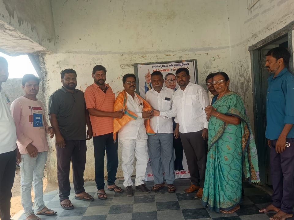 కాంగ్రెస్ పార్టీ అధికార ప్రతినిధికి ఘనసన్మానం