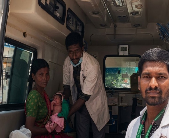 108 అంబులెన్స్‌లో విజయవంత ప్రసవం