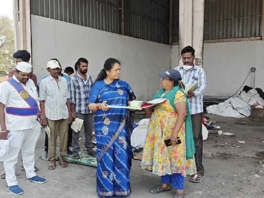 బల్దియా వెహికల్ షెడ్‌ను ఆకస్మికంగా పరిశీలించిన మేయర్