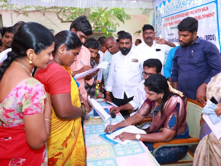 పీజీఆర్‌ఎస్ కార్యక్రమంలో మొత్తం 110 వినతులు