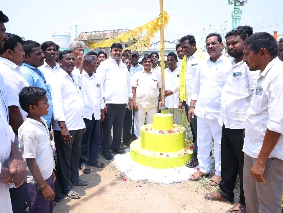 అచ్చంపేటలో టీడీపీ జెండా ఆవిష్కరణ