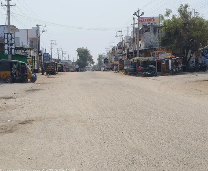 నిర్మానుష్యంగా వీధీ రోడ్లు