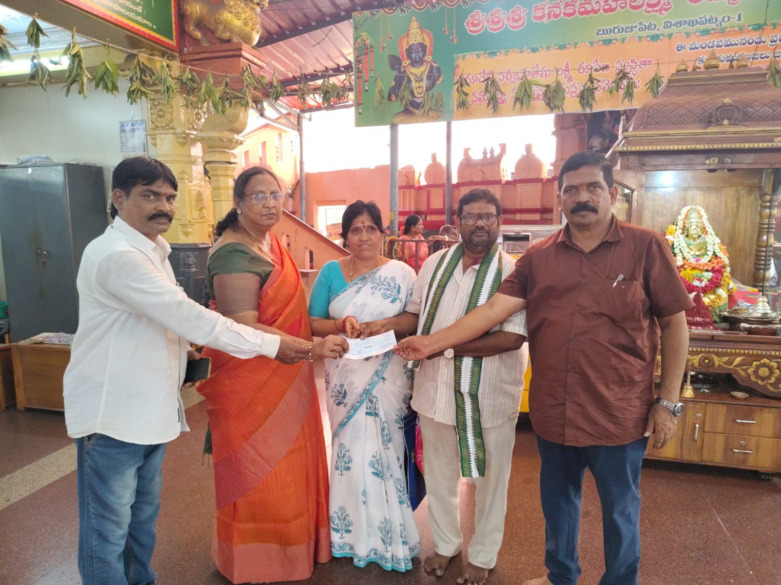 అమ్మవారి ఆలయ అభివృద్ధికి విరాళం