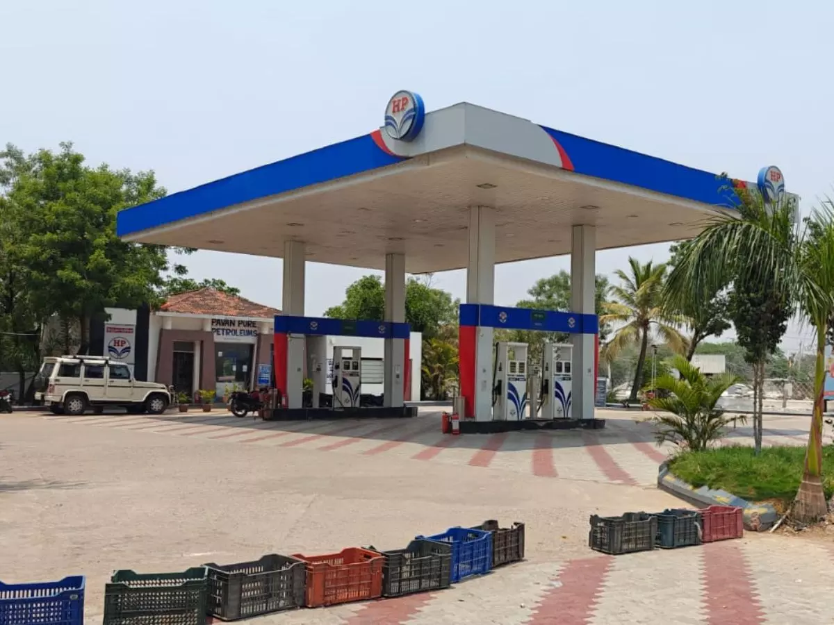 పెట్రోల్, డీజిల్ కొరతతో వాహనదారుల ఇబ్బందులు