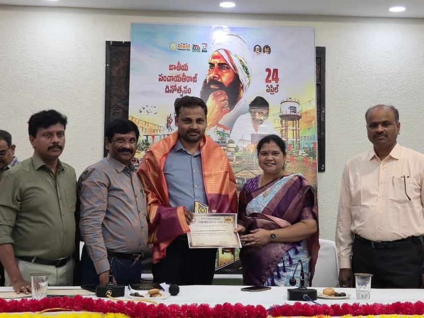 ఎంపీడీవోకి ఉత్తమ సేవా పురస్కారం