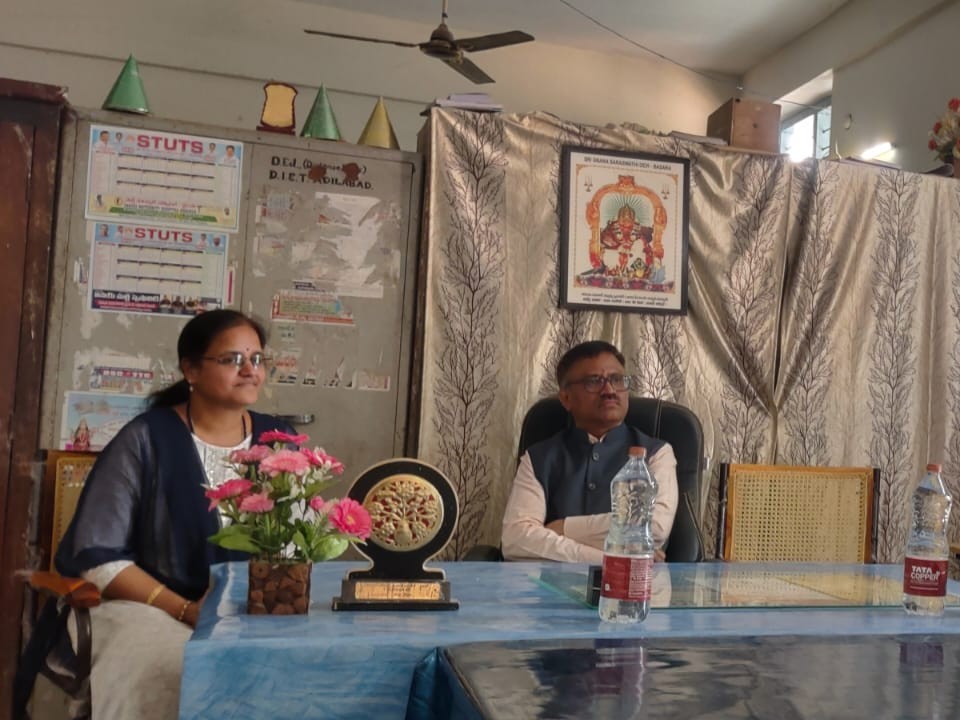 పాఠశాల సందర్శించిన లీగల్ సర్వీసెస్ కార్యదర్శి