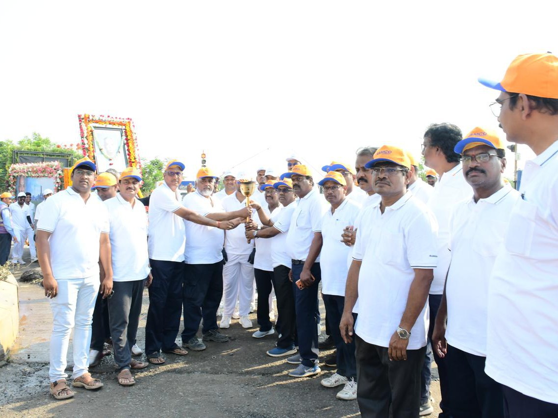 కొలిమిగుండ్లలో రాంకో సిమెంట్ ప్రతినిధులు ర్యాలీ