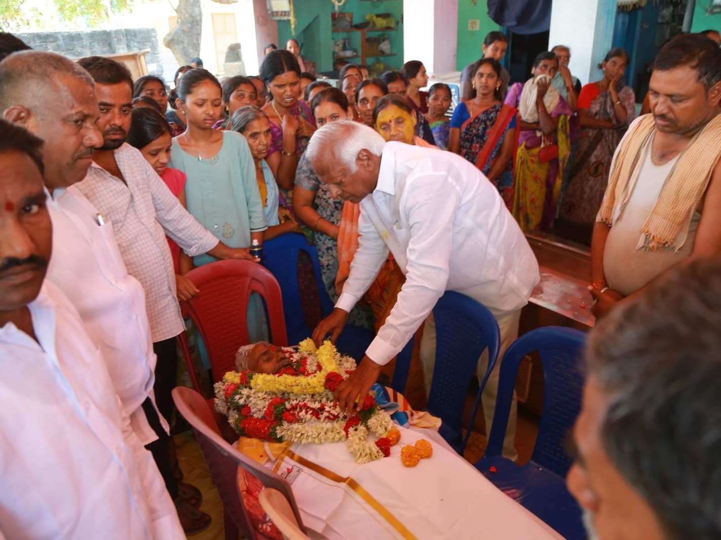 కాంగ్రెస్ కార్యకర్త మృతి.. విచారం వ్యక్తం చేసిన MLA