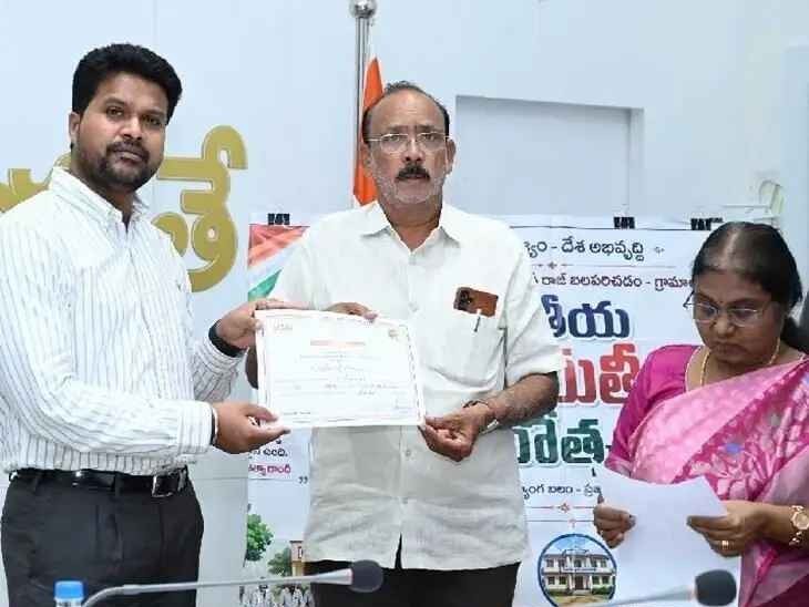 అవార్డులను ఇతరులు స్ఫూర్తిగా తీసుకోవాలి: కలెక్టర్