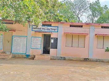 భీమదేవరపల్లిలో మహిళా సర్పంచ్ ఫిర్యాదు