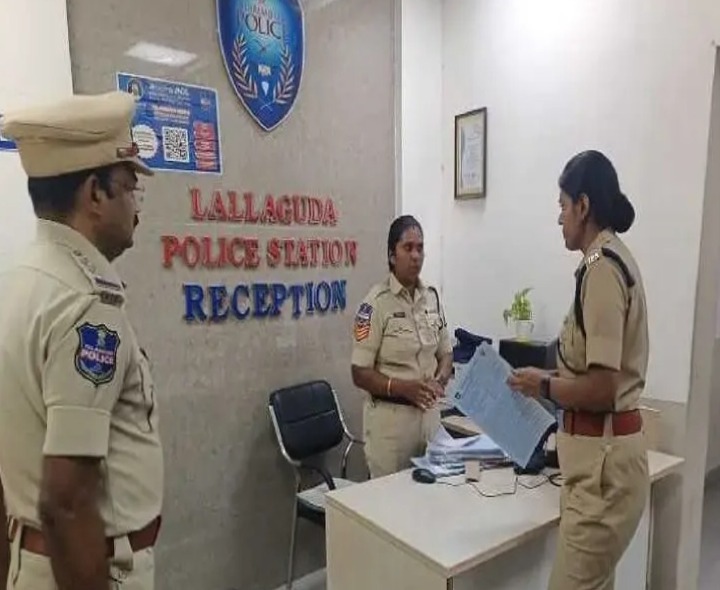లాలాగూడ PSలో సికింద్రాబాద్ డీసీపీ ఆకస్మిక తనిఖీ