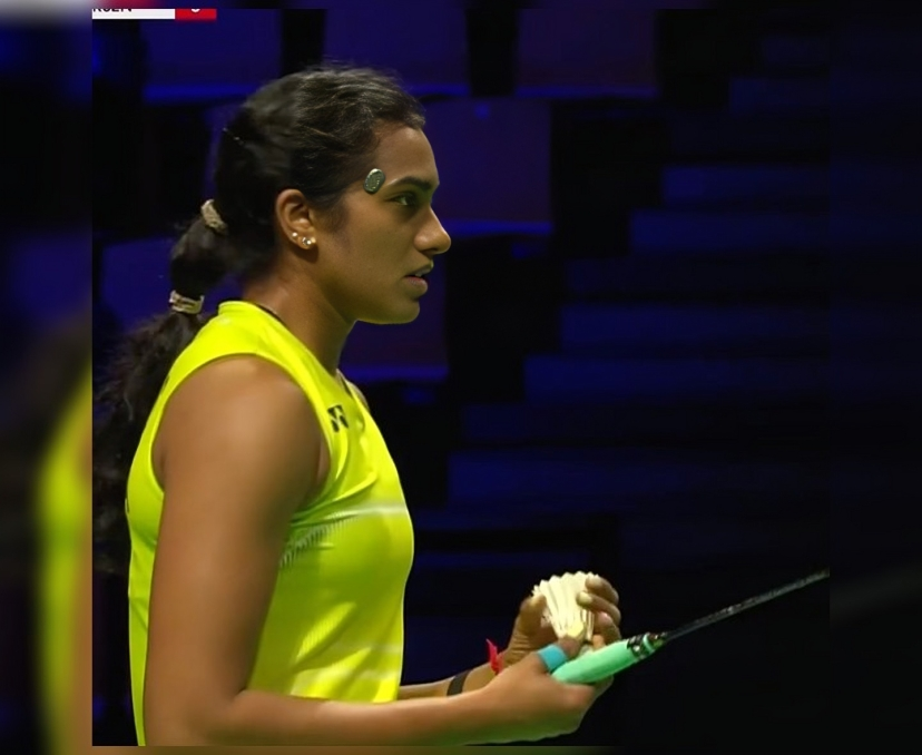 సింధు తలపై ఆ కొత్త పరికరం ఏంటి?