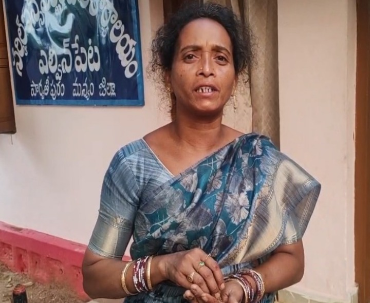 గుమ్మలక్ష్మీపురంలో పట్టపగలే దొంగల బీభత్సం