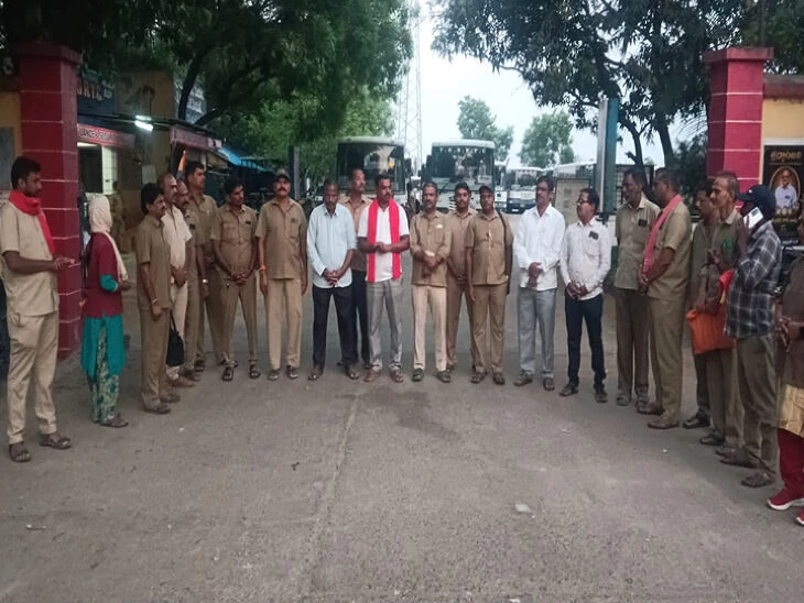 విధుల్లో చేరిన ఆర్టీసీ కార్మికులు