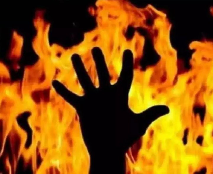 అన్నపై పెట్రోల్ పోసి నిప్పంటించిన తమ్ముడు