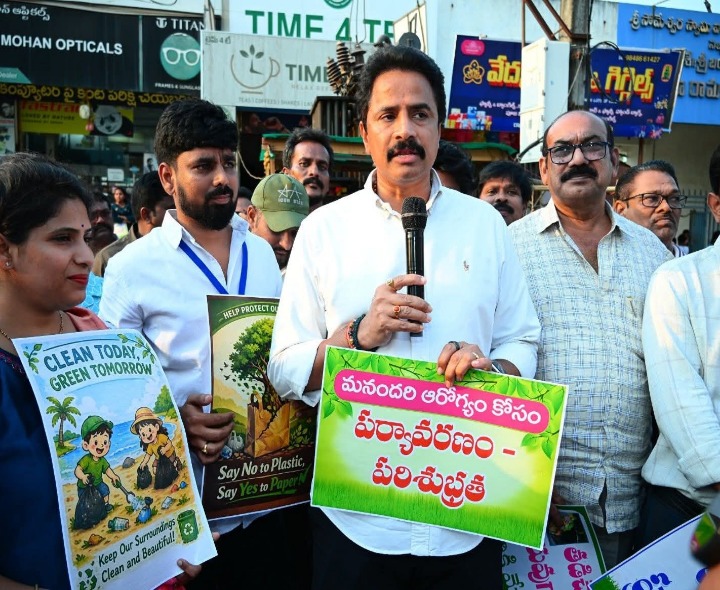 వినూత్న ఫ్లాష్ మాబ్ కార్యక్రమంలో ఎమ్మెల్యే