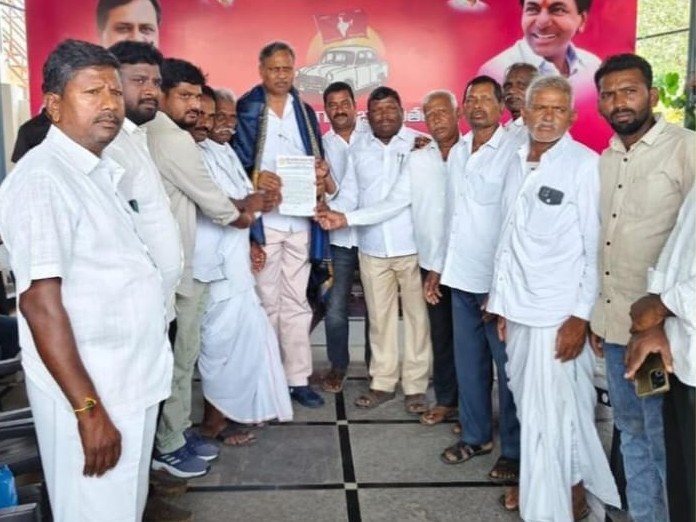 కమిటీ హాల్ నిర్మించాలని ఎమ్మెల్యేకు వినతిపత్రం