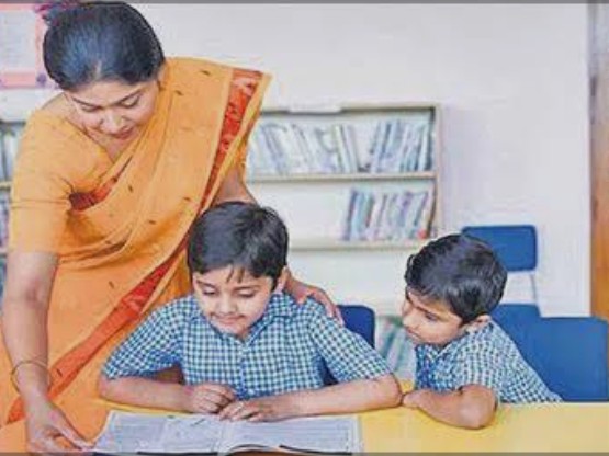 అడ్మిషన్‌ల టార్గెట్ తో అల్లాడుతున్న ప్రైవేట్ టీచర్లు