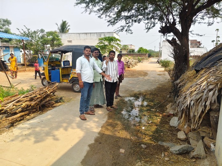 వార్డులలో పర్యటించిన సర్పంచ్