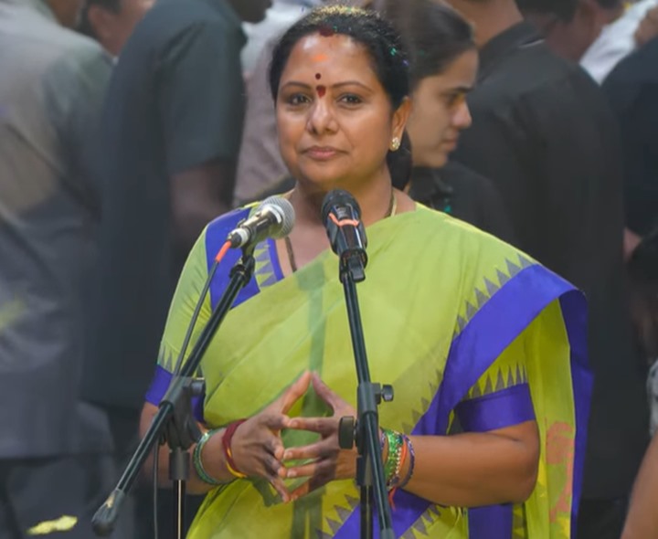 ఆ కుటుంబంలో ఉన్నందుకు సిగ్గుపడుతున్నా: కవిత