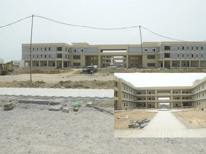 నూతన కలెక్టరేట్ భవనం ముందు శిలాతోరణం ఎక్కడ..?