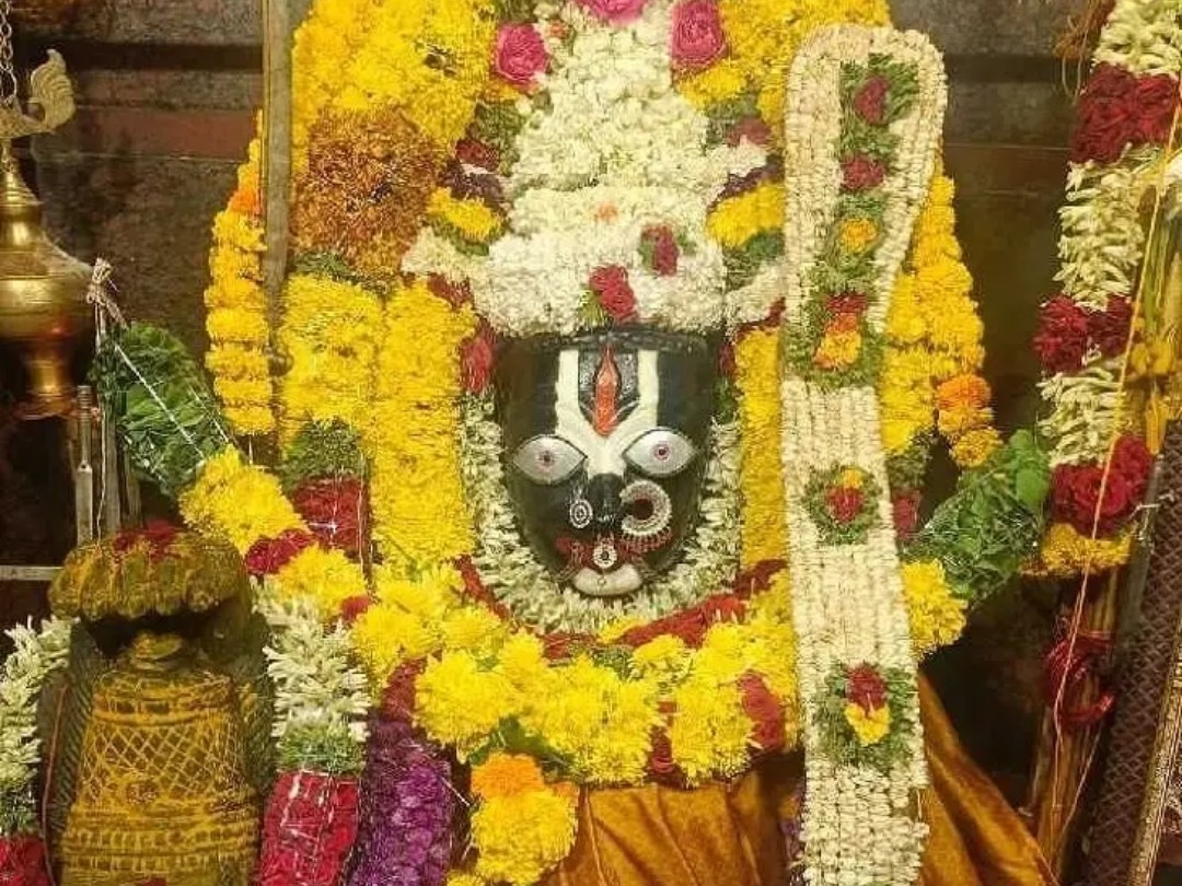 నారాయణి అలంకారంలో శ్రీ వీరుపాక్షి మారెమ్మ