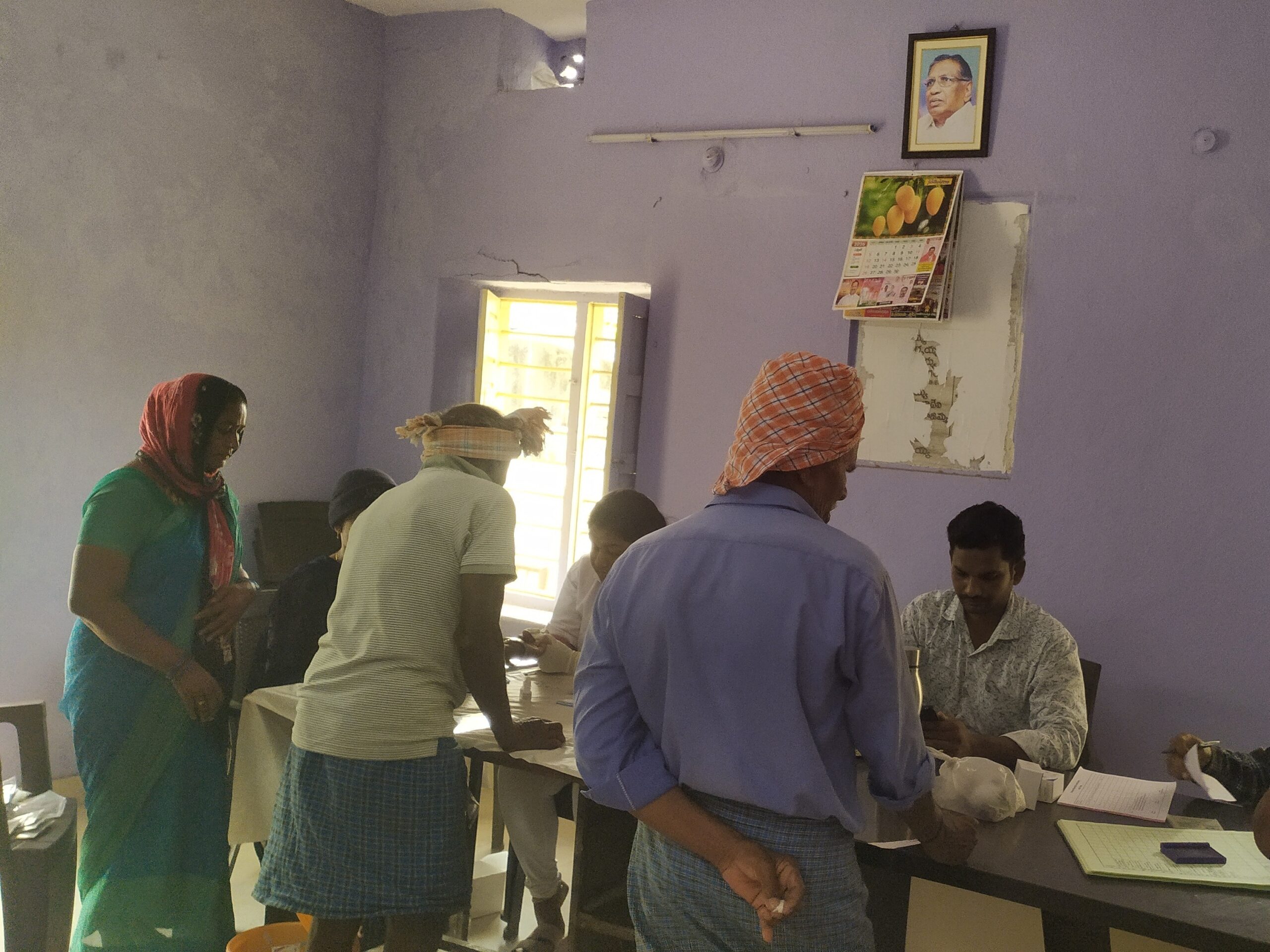 మేడారంలో వైద్య శిబిరం నిర్వహణ