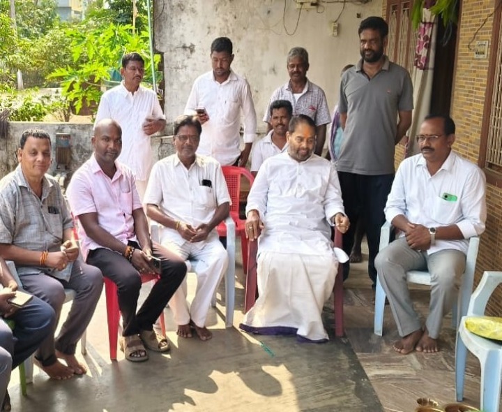 బాధిత కుటుంబాన్ని పరామర్శించిన మాజీ స్పీకర్