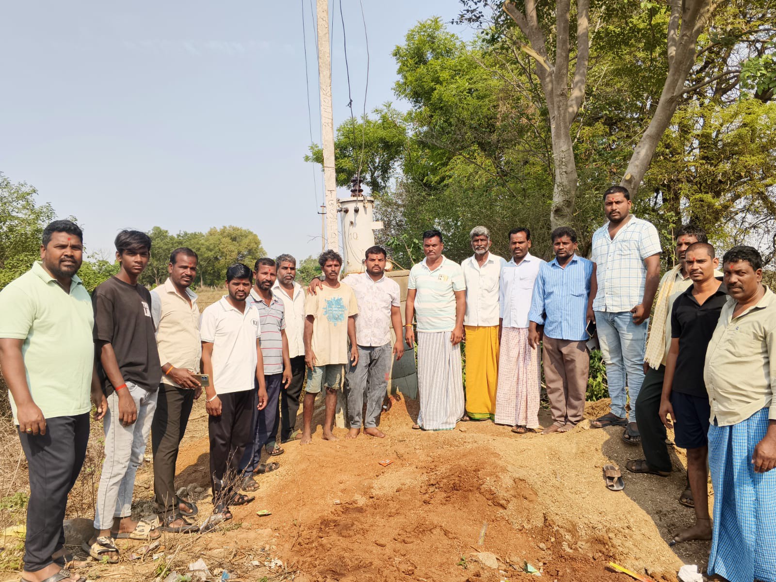 వేసవికాలం.. ఈ గ్రామంలో కరెంట్ కష్టాలకు చెక్