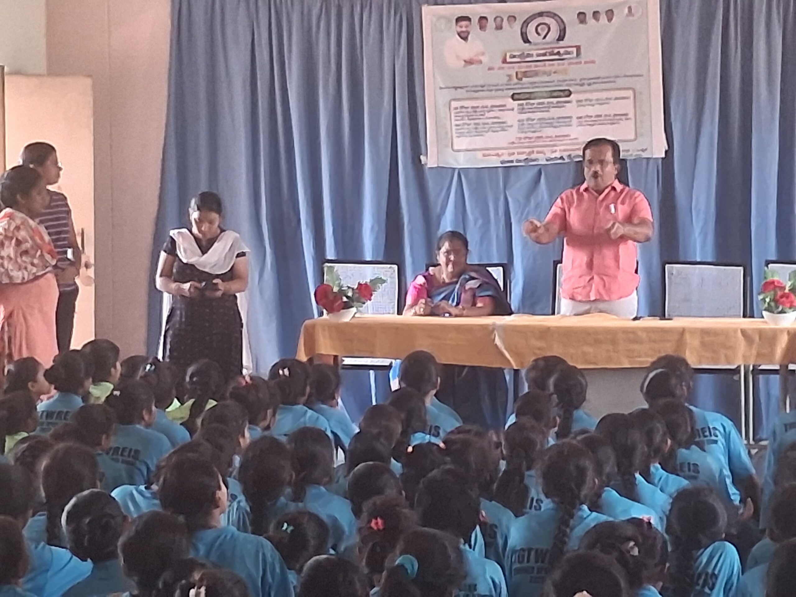 స్పోర్ట్స్ స్కూల్‌ను సందర్శించిన ఆర్డీవో