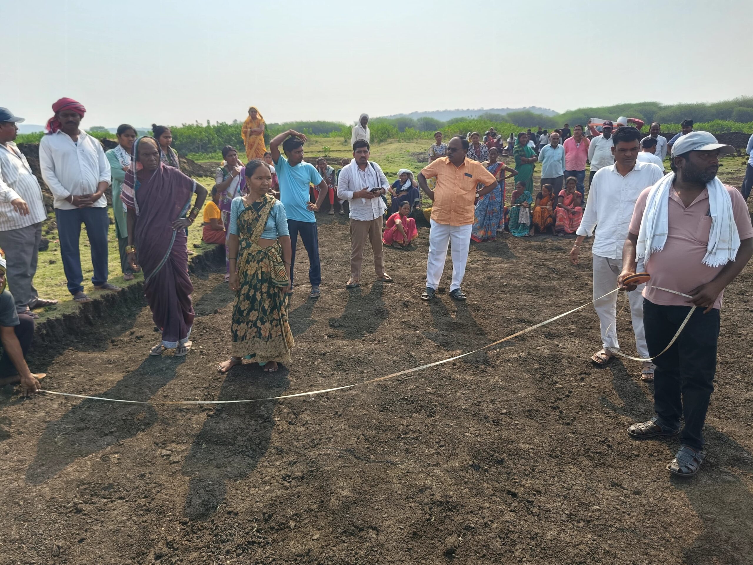ఉపాధి హామీ పనులను పరిశీలించిన పీడీ